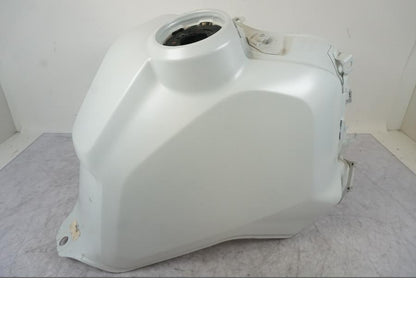 Framsidan på Bensintank från en Ducati Desert X -2023 motorcykel.