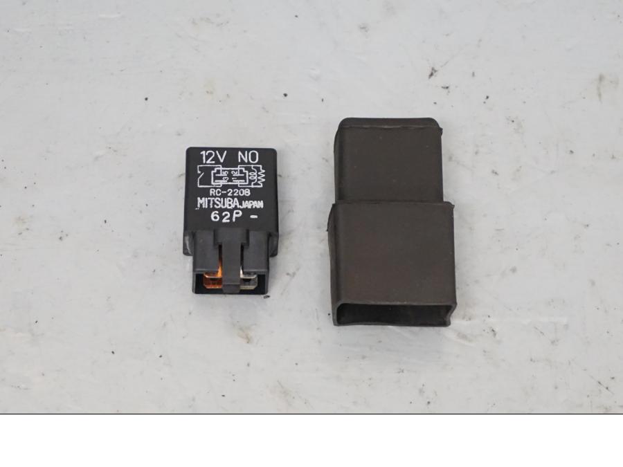 Framsidan på Relä från en Honda CBR 900 RR -1996 motorcykel.