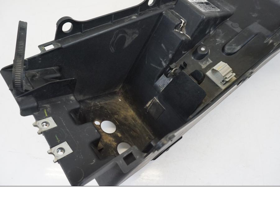 Baksidan på Undertail från en Yamaha XT 1200 A -2010 motorcykel.