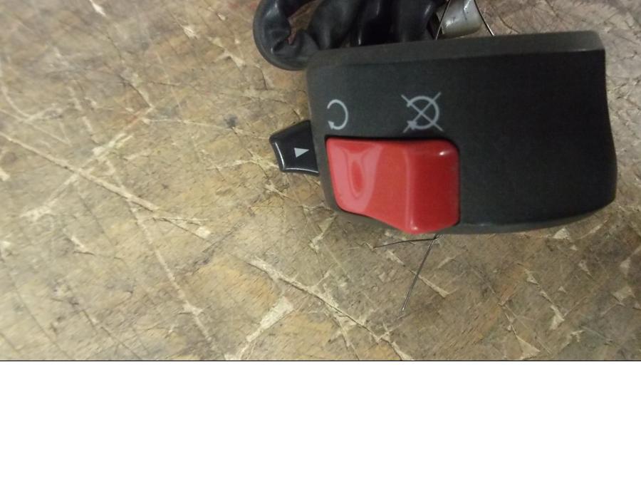 Baksidan på Styrelreglage från en Kawasaki ZX-6R -1998 motorcykel.