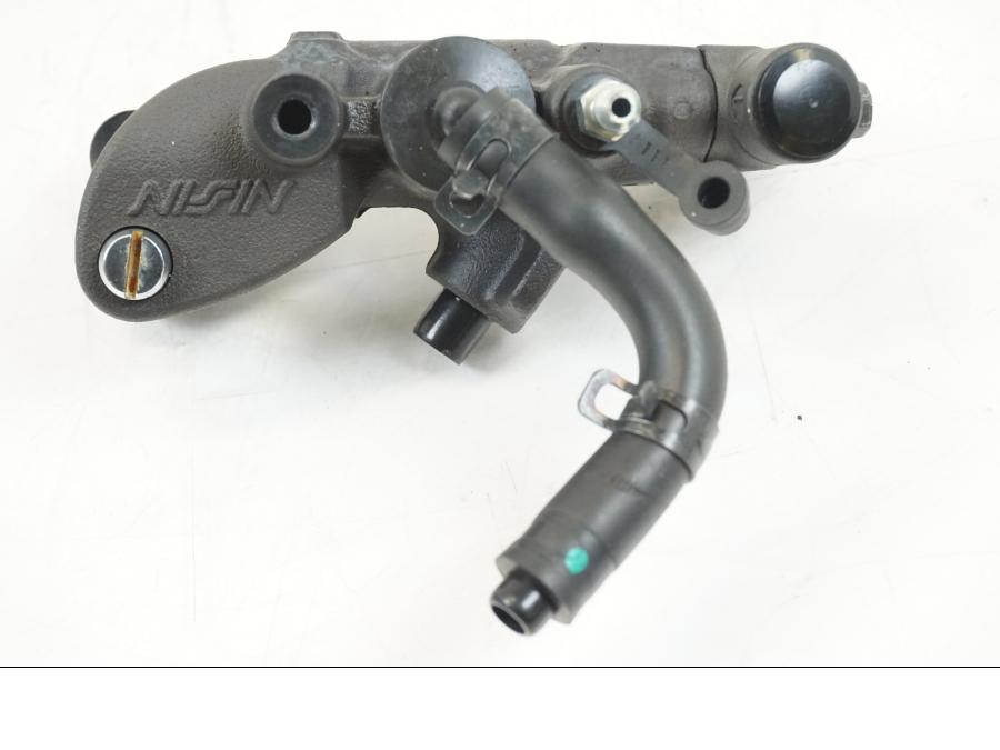 Vänster sida på Bromshuvudcylinder från en Yamaha MT-09 -2021 motorcykel.