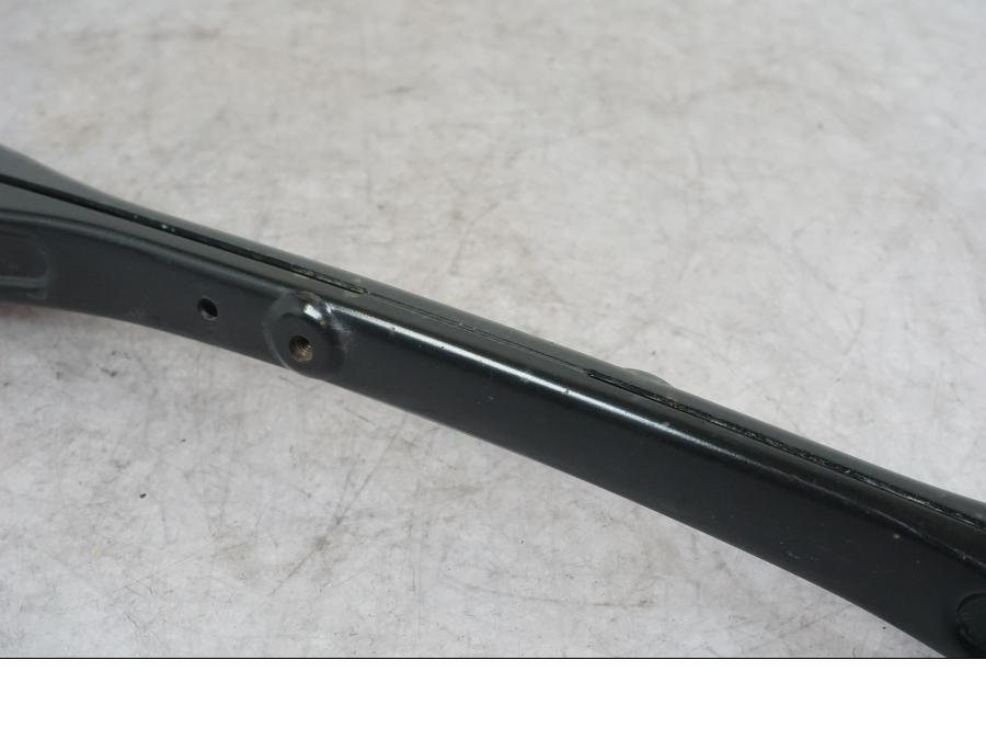 Höger sida på Parallellstag från en BMW K 1600 GTL -2015 motorcykel.