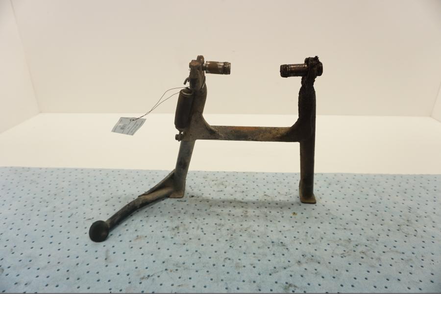 Baksidan på Centralstöd från en BMW F 650 ST -1999 motorcykel.