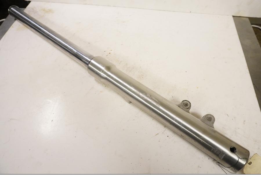 Framsidan på Gaffelben från en Suzuki LS 650 -1996 motorcykel.