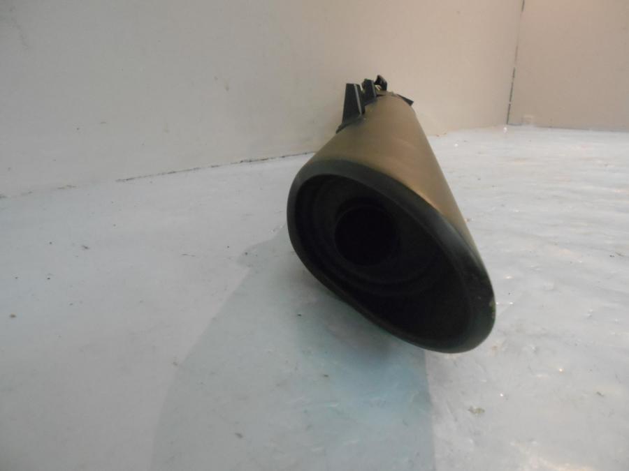 Höger sida på Ljuddämpare från en Suzuki VZR 1800 -2015 motorcykel.