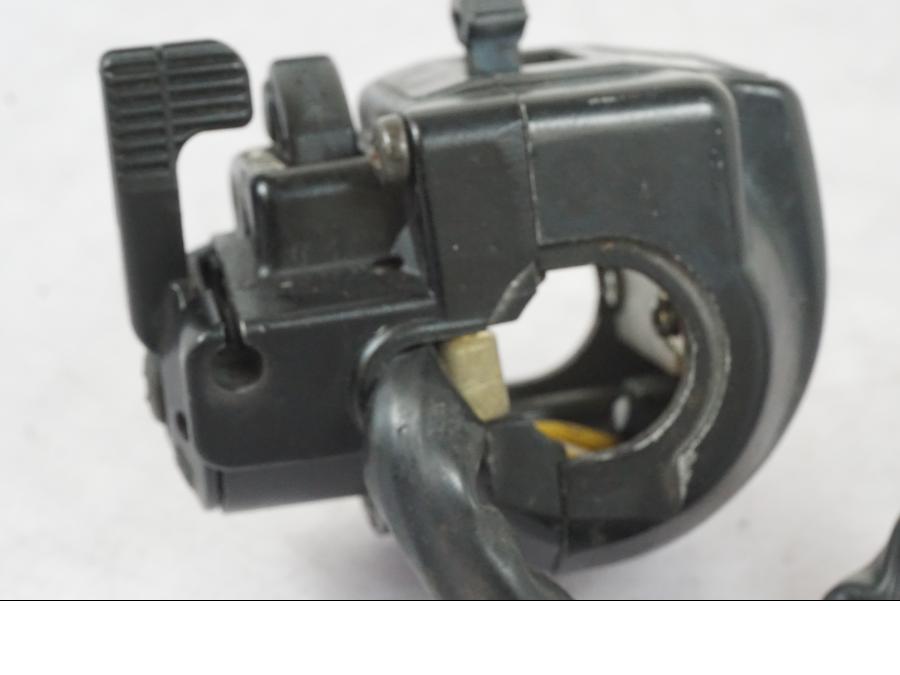 Höger sida på Styrelreglage från en Suzuki GSX 550 EF -1985 motorcykel.