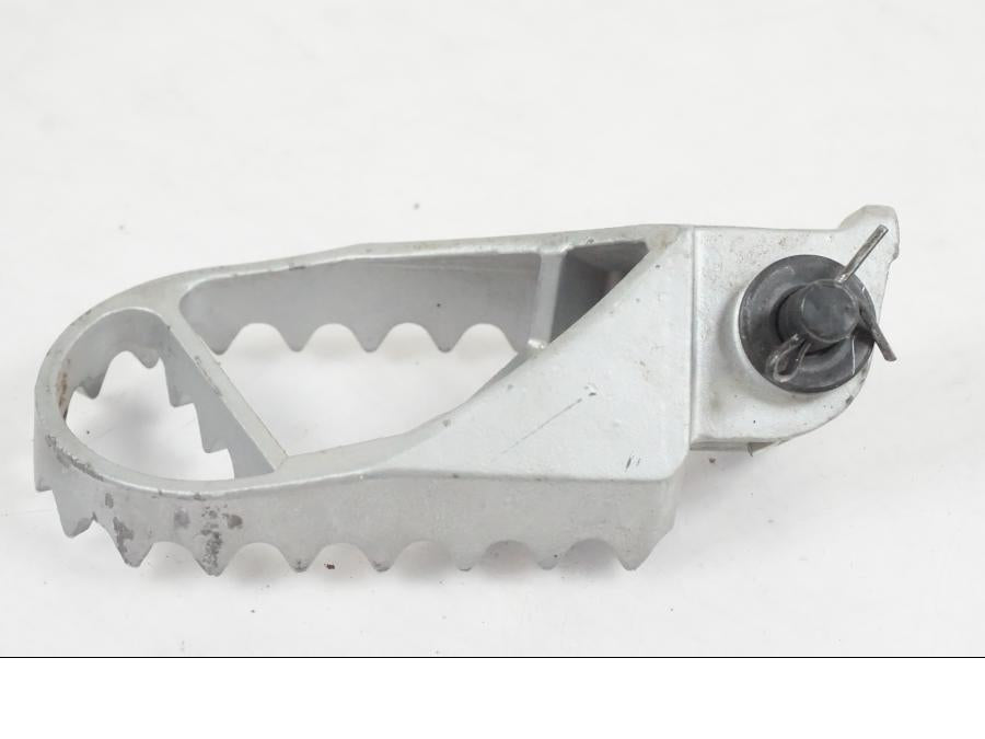 Extrabild2 på Fotpinne från en KTM 390 Adventure -2021 motorcykel.