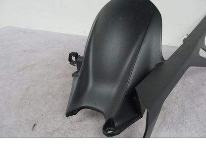 Vänster sida på Svingskärm från en Yamaha MT-09 -2024 motorcykel.