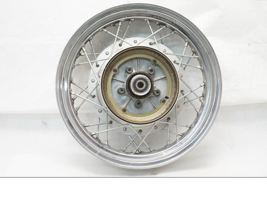 Framsidan på Fälg från en Yamaha XV 535 -1999 motorcykel.