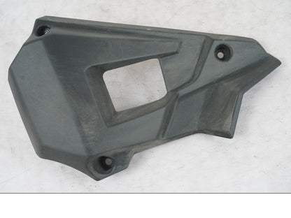 Höger sida på Vattenexpansionskärl från en Triumph Tiger Explorer -2013 motorcykel.