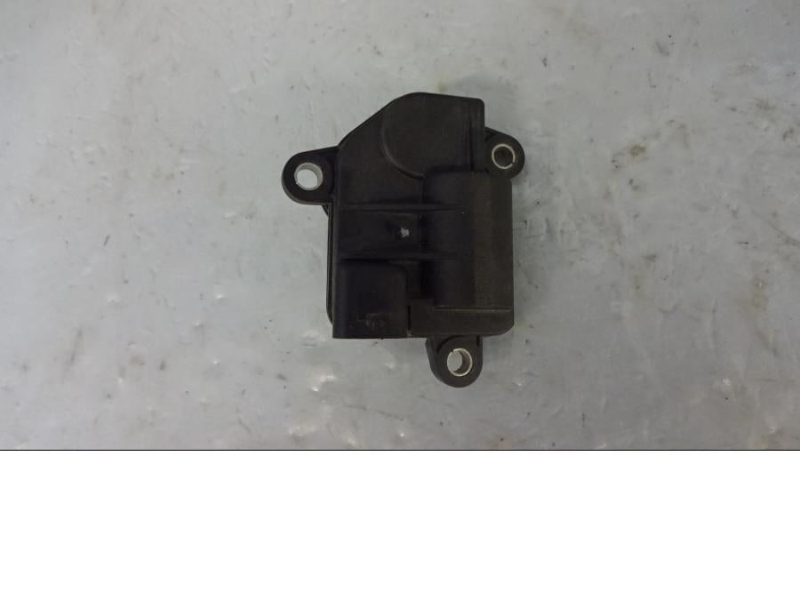 Baksidan på Avgasspjällmotor från en BMW R 1200 GSA -2014 motorcykel.