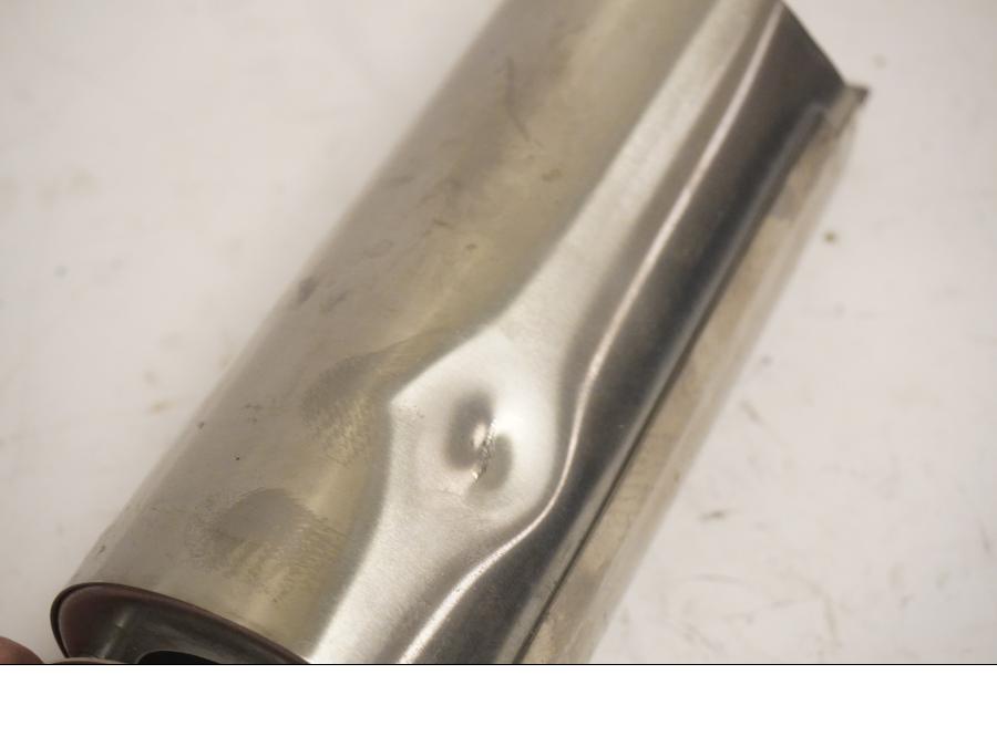 Baksidan på Gaffeldekorrör från en Yamaha XV 1900 -2007 motorcykel.