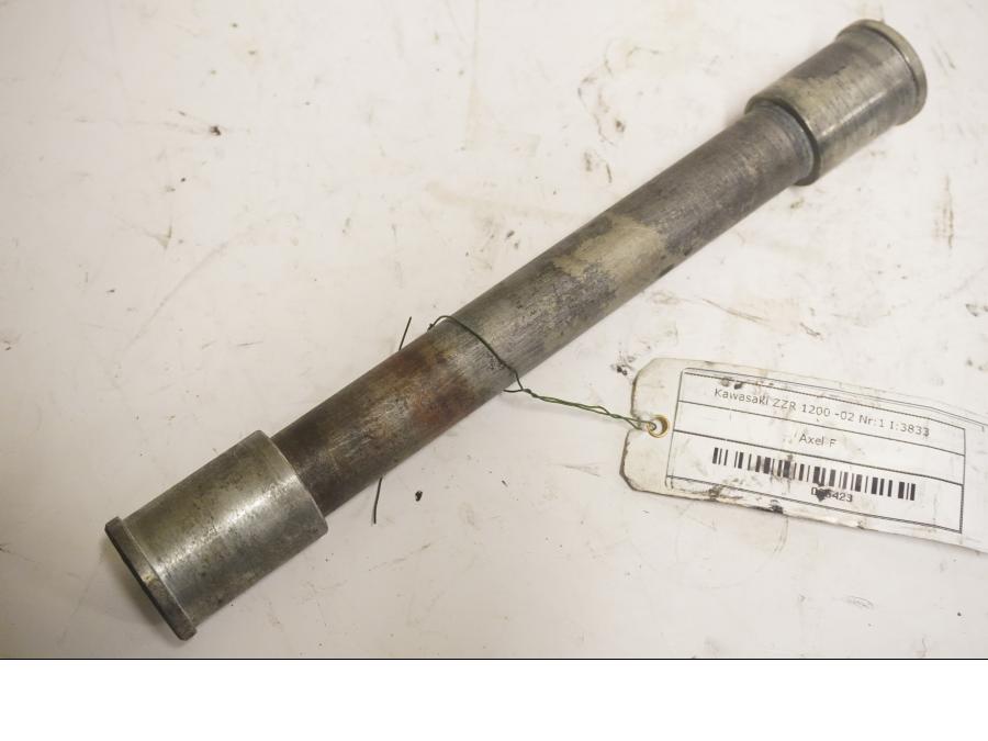 Framsidan på Axel från en Kawasaki ZZR 1200 -2002 motorcykel.