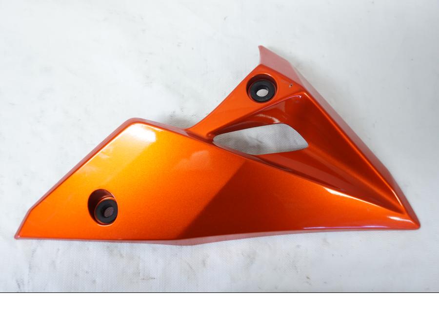 Framsidan på Magkåpa från en Kawasaki Z 800 -2013 motorcykel.