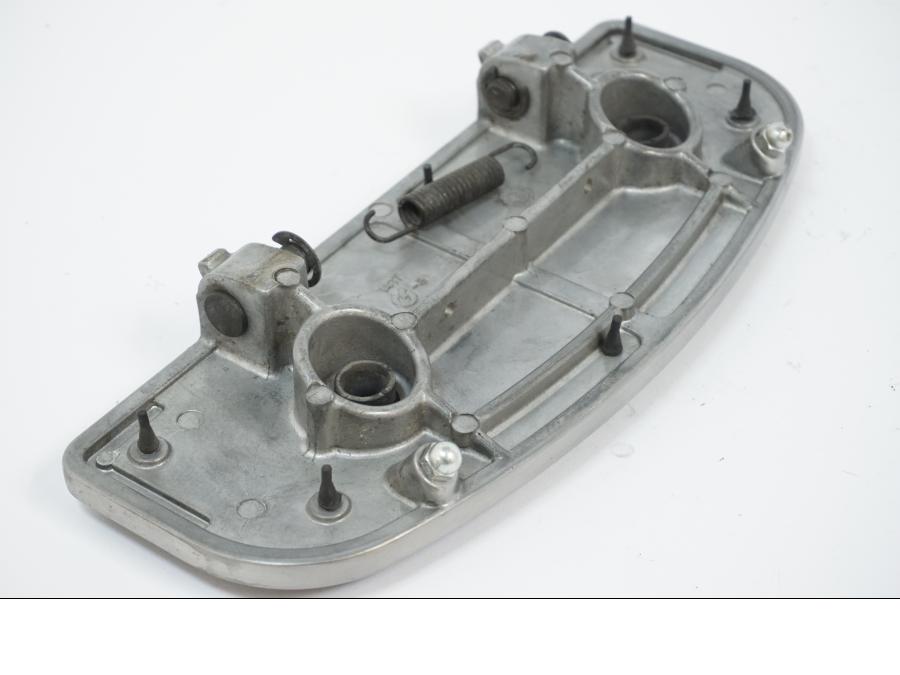 Snett nerifrån på Fotplatta från en Kawasaki VN 1500 -2002 motorcykel.