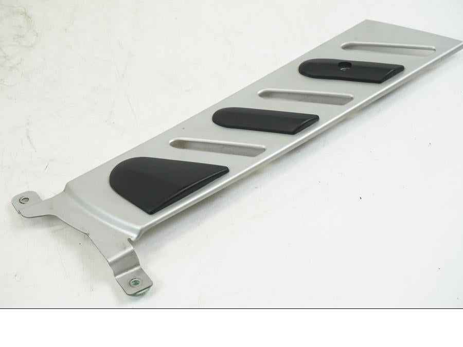 Baksidan på Ramskydd från en BMW F 650 CS -2003 motorcykel.