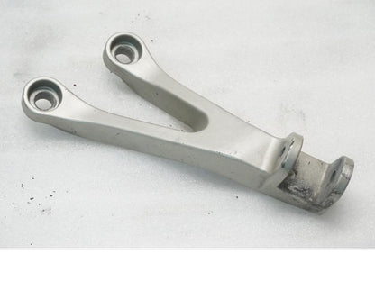 Framsidan på Fotpinnefäste från en Kawasaki ZX-9R -1998 motorcykel.