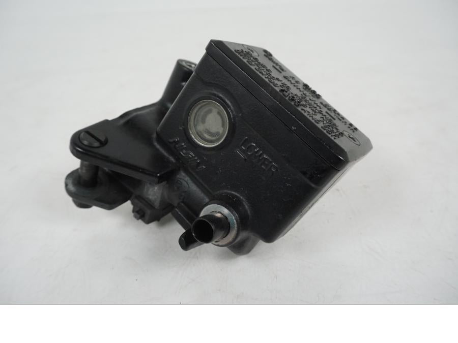 Baksidan på Bromshuvudcylinder från en Kawasaki Z 750 -2006 motorcykel.