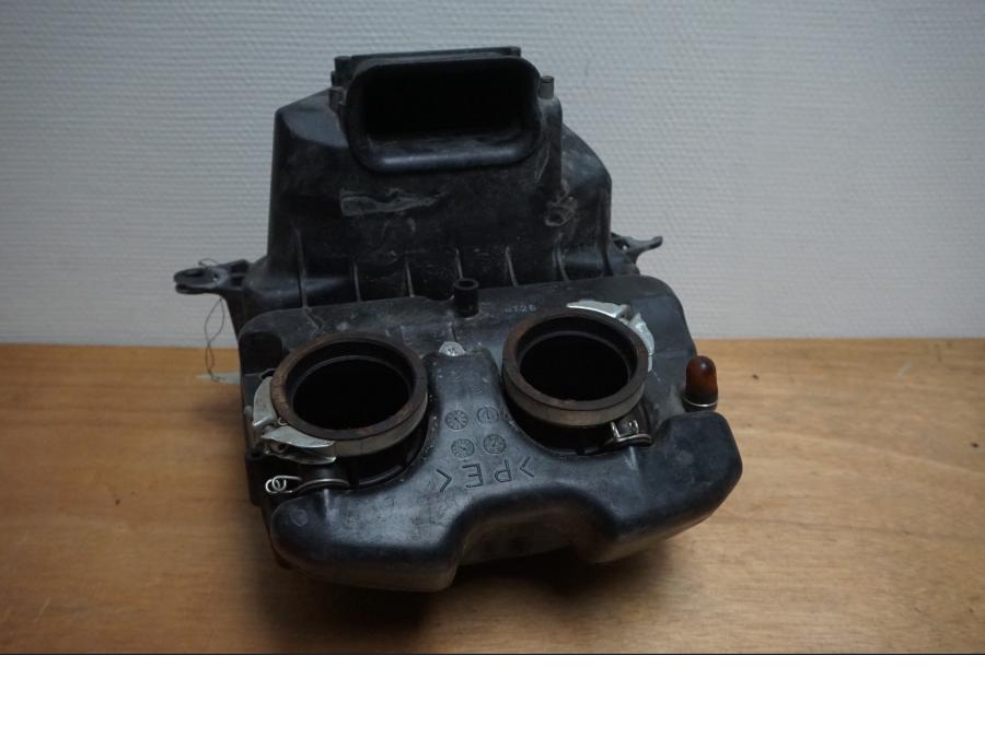 Höger sida på Luftburk från en Yamaha XT 1200 Z -2011 motorcykel.