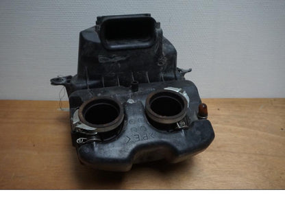 Höger sida på Luftburk från en Yamaha XT 1200 Z -2011 motorcykel.