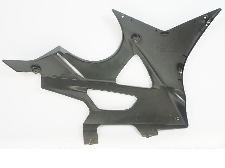 Snett nerifrån på Magkåpa från en BMW S 1000 RR -2011 motorcykel.