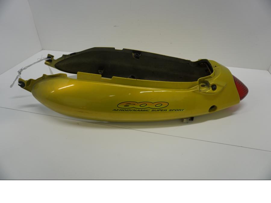 Framsidan på Bakvinge från en Suzuki GSX 600 F -2000 motorcykel.