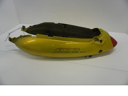 Framsidan på Bakvinge från en Suzuki GSX 600 F -2000 motorcykel.