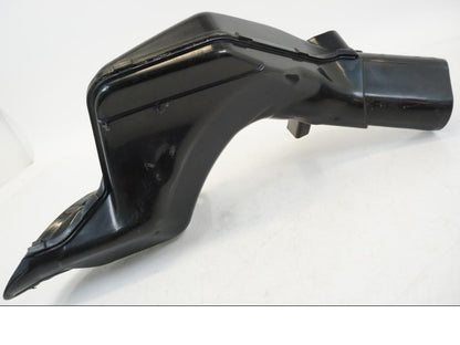 Snett uppifrån på Luftintag från en Suzuki GSX 1300 R -2017 motorcykel.