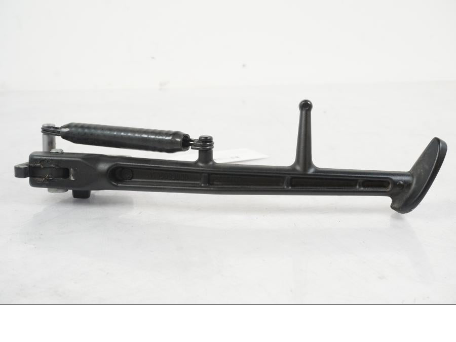 Vänster sida på Sidostöd från en KTM 1290 Super Duke R EVO -2023 motorcykel.