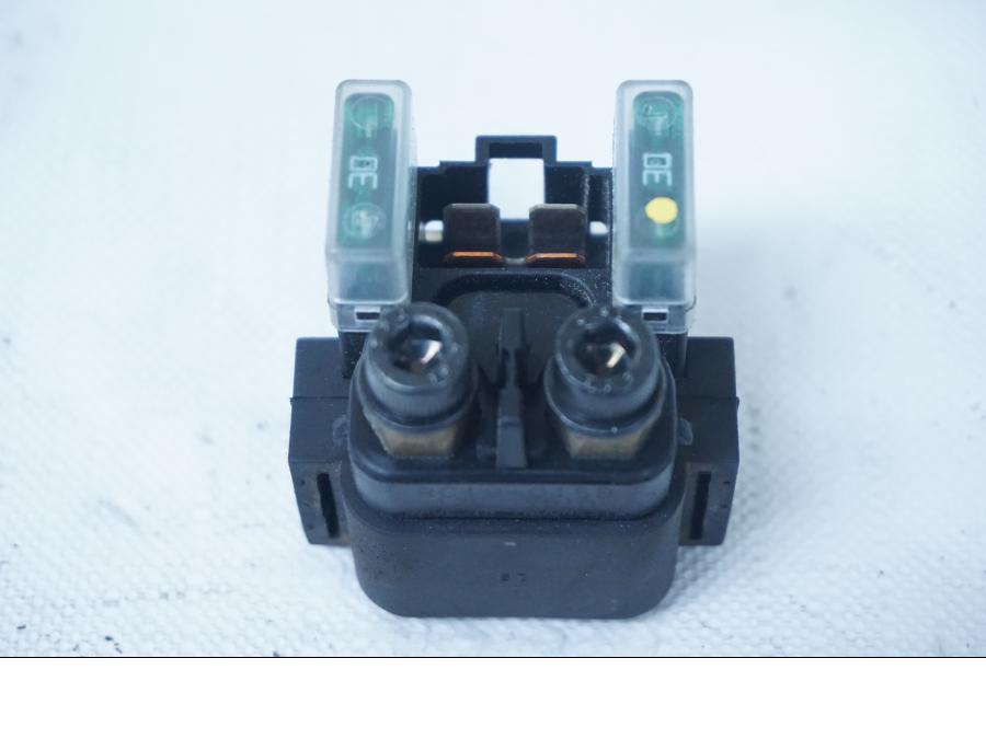 Framsidan på Startrelä från en Kawasaki Ninja 650 -2018 motorcykel.