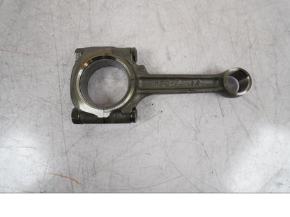 Framsidan på Vevstake från en Honda VFR 800 -2005 motorcykel.