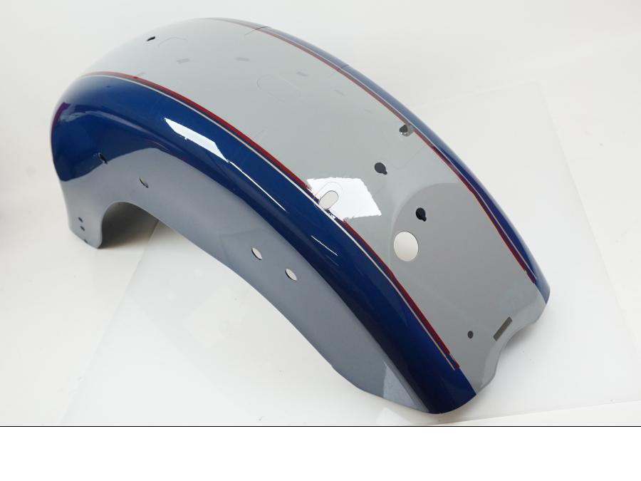 Snett uppifrån på Bakskärm från en H-D FLHC -2023 motorcykel.