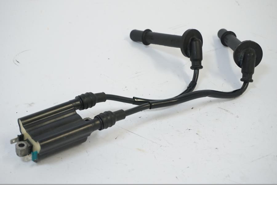 Vänster sida på Tändspole från en Honda CB 650 R -2019 motorcykel.