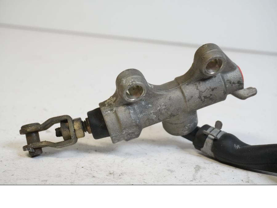 Vänster sida på Bromshuvudcylinder från en Kawasaki ZX-9R -1994 motorcykel.