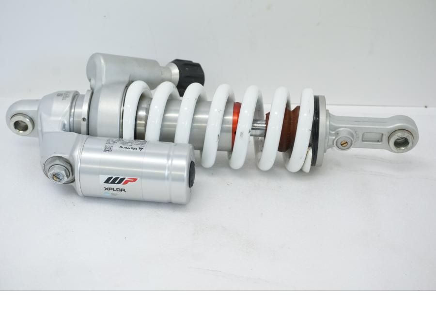 Framsidan på Stötdämpare från en KTM 1290 Super Adventure R -2021 motorcykel.