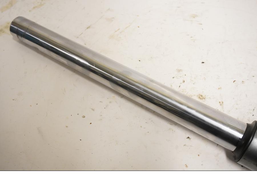 Höger sida på Gaffelben från en Kawasaki ZZR 600 -1993 motorcykel.