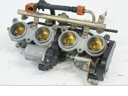 Baksidan på Spjällhus från en Yamaha YZF R6 -2006 motorcykel.