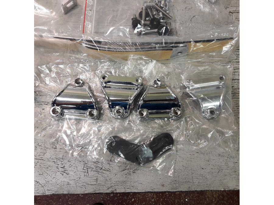 Höger sida på Vindrutefäste från en Yamaha XVS 650 -2000 motorcykel.