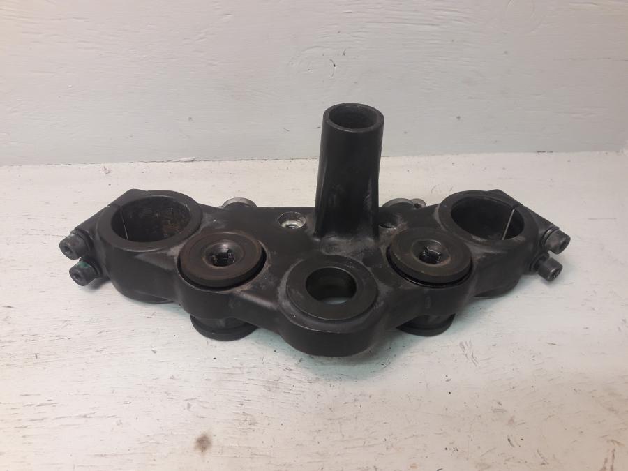 Baksidan på Gaffelkrona från en BMW K 100 RS -1991 motorcykel.