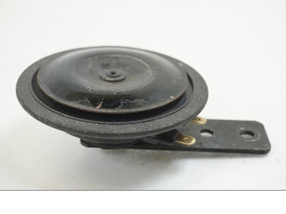 Baksidan på Signalhorn / Tuta från en Honda ST 1300 -2002 motorcykel.