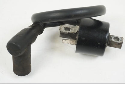 Snett nerifrån på Tändspole från en Aprilia RS 250 -1998 motorcykel.