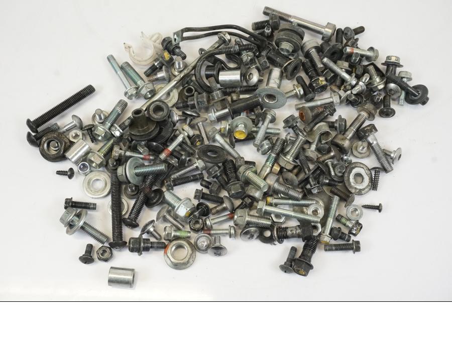 Vänster sida på Skruv / Mutter etc från en Honda NT 700 -2008 motorcykel.