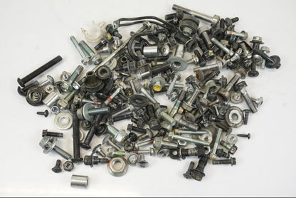 Vänster sida på Skruv / Mutter etc från en Honda NT 700 -2008 motorcykel.