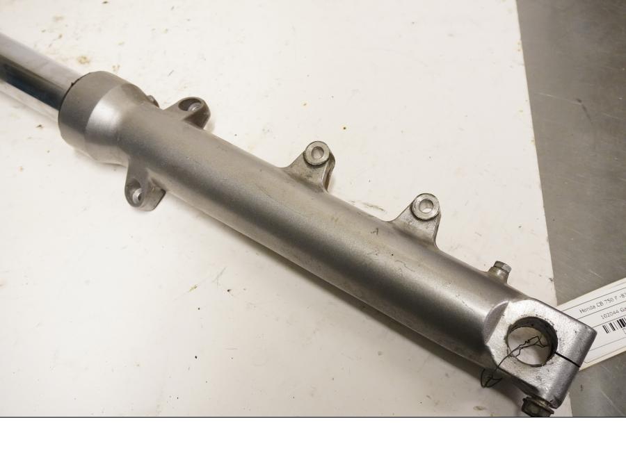 Baksidan på Gaffelben från en Honda CB 750 -1983 motorcykel.