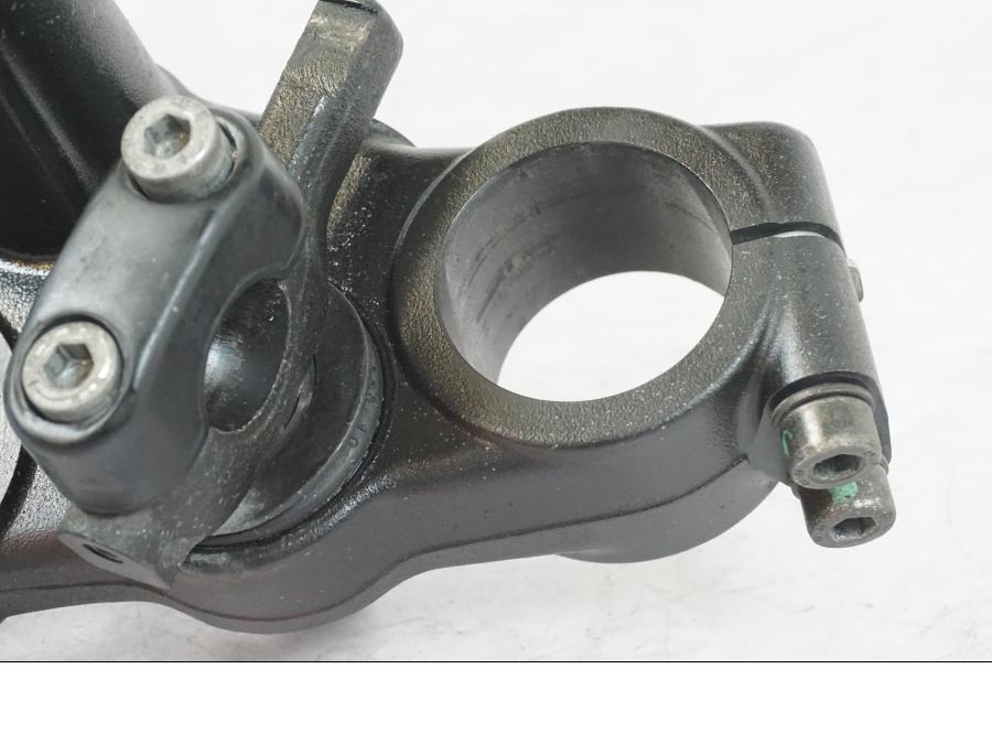 Baksidan på Gaffelkrona från en BMW K 1100 LT -1999 motorcykel.