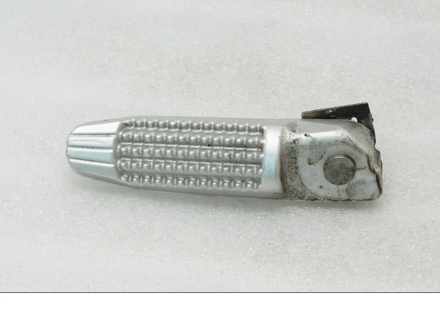 Framsidan på Fotpinne från en BMW F 800 R -2011 motorcykel.