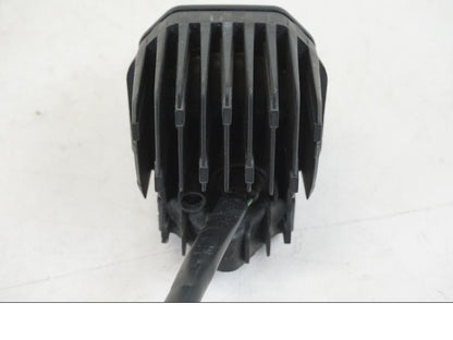 Snett nerifrån på Strålkastare från en Yamaha YZF R7 -2022 motorcykel.