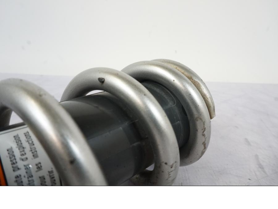 Extrabild1 på Stötdämpare från en Kawasaki ER-6F -2010 motorcykel.