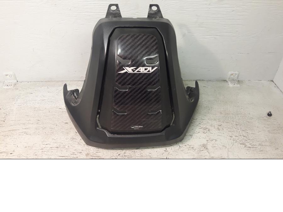 Framsidan på Plast från en Honda ADV 750 -2017 motorcykel.