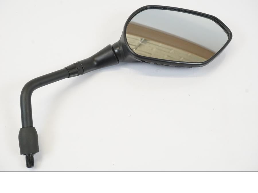 Framsidan på Backspegel från en Triumph Trident -2021 motorcykel.